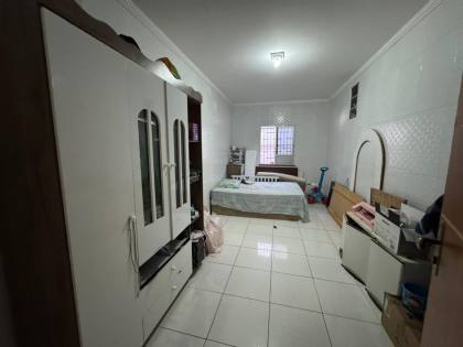 Casa em rua pública a venda com 2 pavimentos no Marcos Freire II