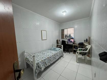Casa em rua pública a venda com 2 pavimentos no Marcos Freire II