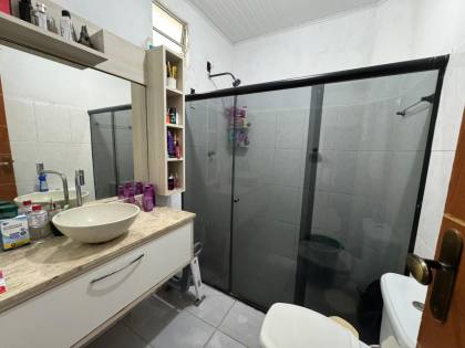 Casa em rua pública a venda com 2 pavimentos no Marcos Freire II