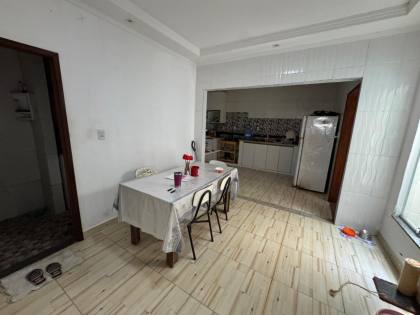 Casa em rua pública a venda com 2 pavimentos no Marcos Freire II