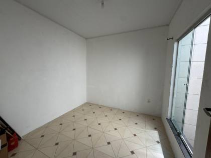 Casa em rua pública a venda com 2 pavimentos no Marcos Freire II