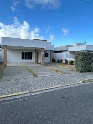 Casa à venda no Condomínio Costa Paradiso Club Residencial