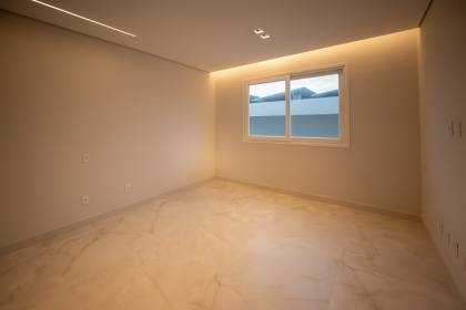 Casa de Alto padrão a venda no Damha com 4/4 Fundo Lago - Barra dos Coqueiros