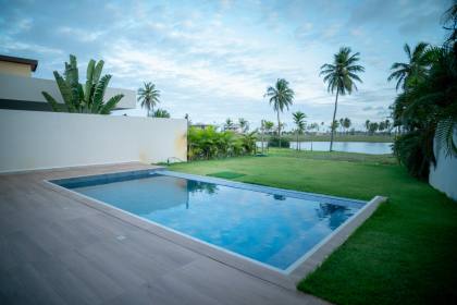 Casa de Alto padrão a venda no Damha com 4/4 Fundo Lago - Barra dos Coqueiros