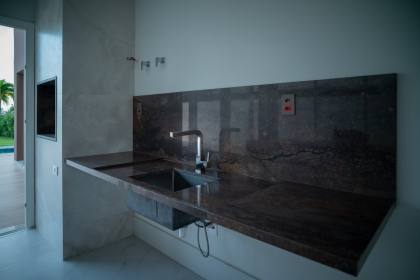 Casa de Alto padrão a venda no Damha com 4/4 Fundo Lago - Barra dos Coqueiros
