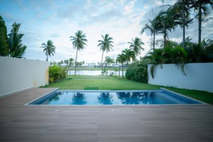 Casa de Alto padrão a venda no Damha com 4/4 Fundo Lago - Barra dos Coqueiros
