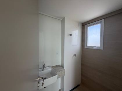 APARTAMENTO À VENDA NO BAYSIDE RESIDENCE - COROA DO MEIO
