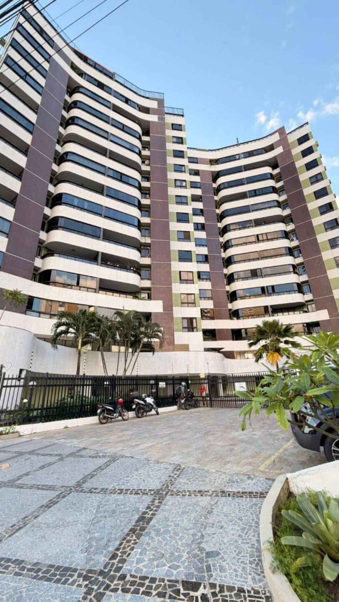 Apartamento com 4/4 a venda em frente ao shopping Jardins