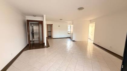 Apartamento com 4/4 a venda em frente ao shopping Jardins