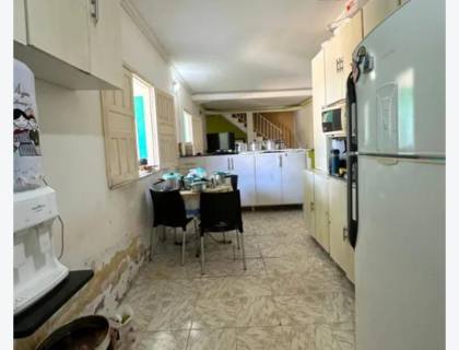 Casa em rua pública à Venda na Aruana