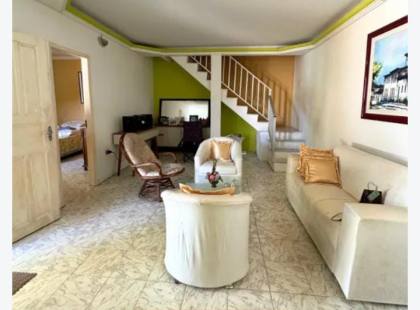 Casa em rua pública à Venda na Aruana