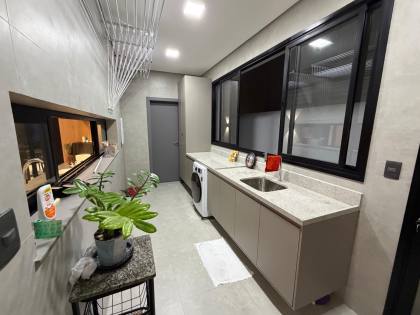 Casa a venda no Alphaville Sergipe - 4/4, piscina, acabamento diferenciado