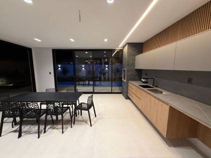 Casa a venda no Alphaville Sergipe - 4/4, piscina, acabamento diferenciado