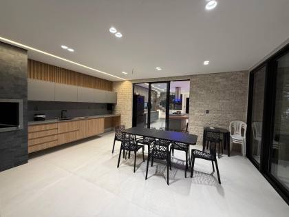 Casa a venda no Alphaville Sergipe - 4/4, piscina, acabamento diferenciado