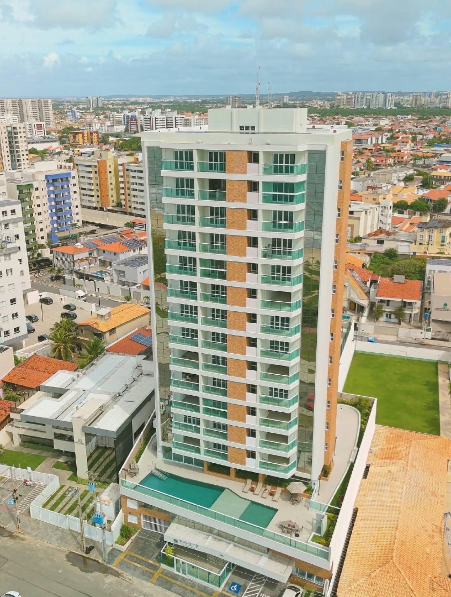 Apartamento de 1/4  frente mar a venda no Bayside Residence - Coroa do Meio