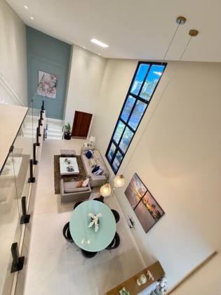Casa à venda no Condomínio Portal do Sol - 4 suítes | 1 no térreo | Área gourmet com piscina | Próxima à praia