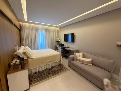 Casa à venda no Condomínio Portal do Sol - 4 suítes | 1 no térreo | Área gourmet com piscina | Próxima à praia