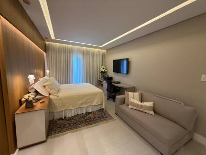 Casa à venda no Condomínio Portal do Sol - 4 suítes | 1 no térreo | Área gourmet com piscina | Próxima à praia
