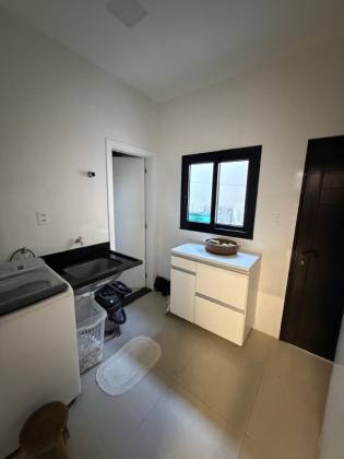 Casa à venda no Condomínio Portal do Sol - 4 suítes | 1 no térreo | Área gourmet com piscina | Próxima à praia