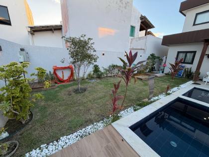 Casa à venda no Condomínio Portal do Sol - 4 suítes | 1 no térreo | Área gourmet com piscina | Próxima à praia