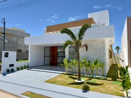 Casa Moderna à Venda no Condomínio Padang | Pé na areia!