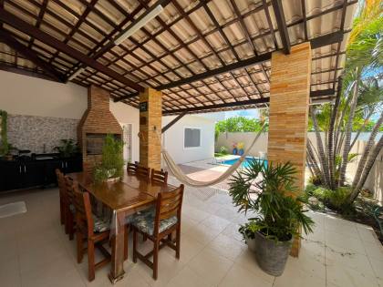 Casa Ampla com Piscina Privativa no Condomínio Biratan Carvalho