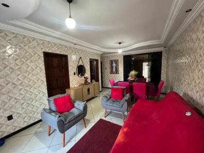 Casa Ampla com 3 Quartos e Excelente Localização no José Conrado Araújo