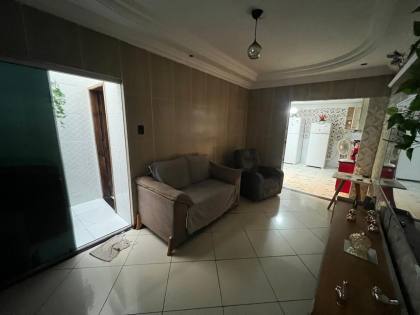 Casa Ampla com 3 Quartos e Excelente Localização no José Conrado Araújo
