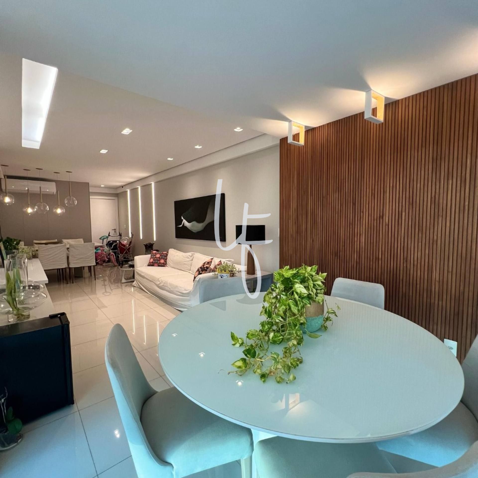 Apartamento à venda no condomínio La Madeleine