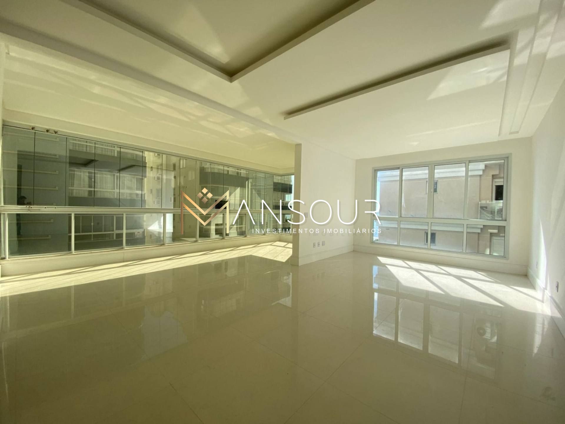Vista Deslumbrante Apartamento 4 suítes sendo 1 Master