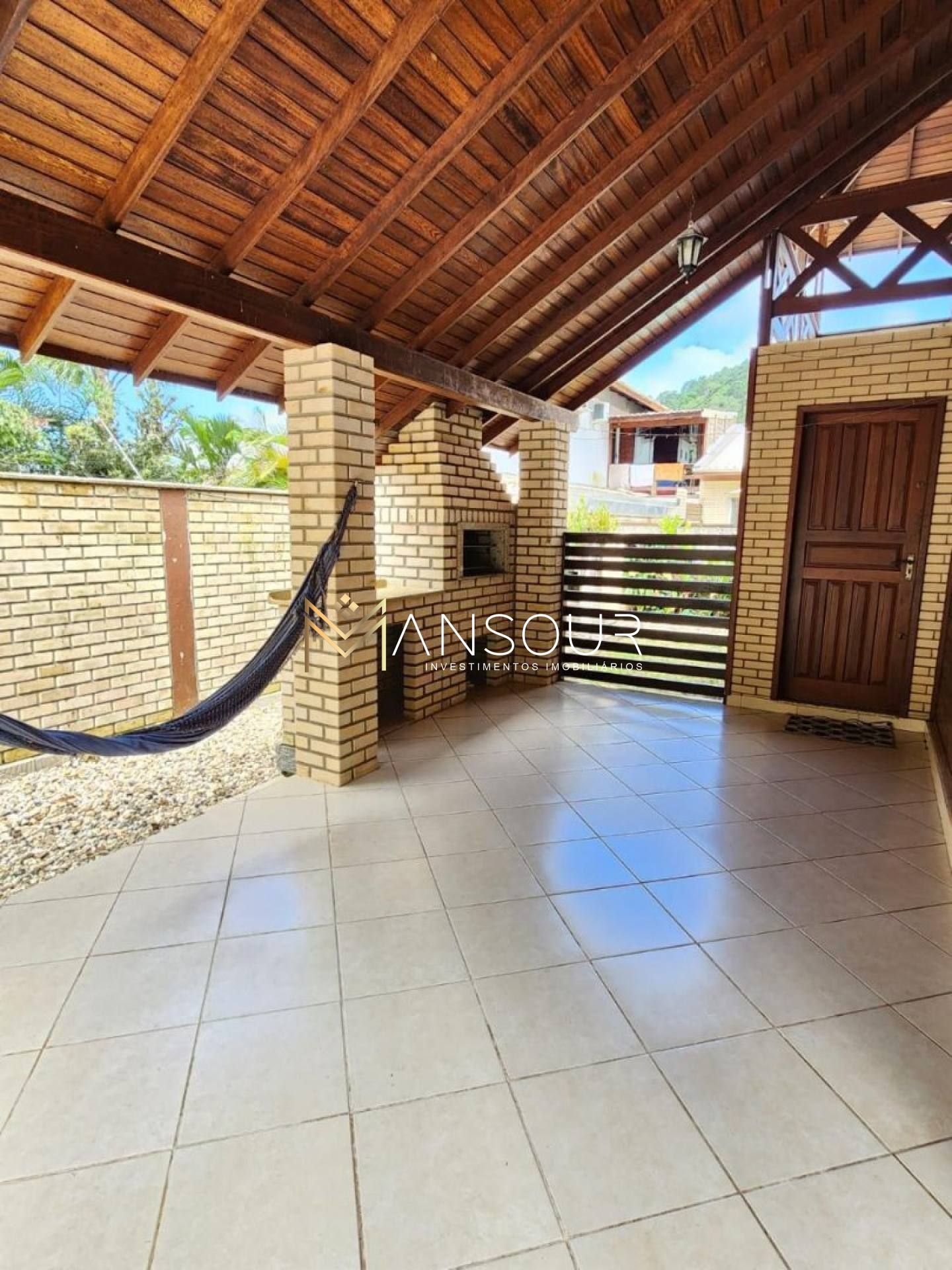 INVESTIMENTO SEGURO Casa 02 Dormitórios sendo 01 suíte com closet e sacada