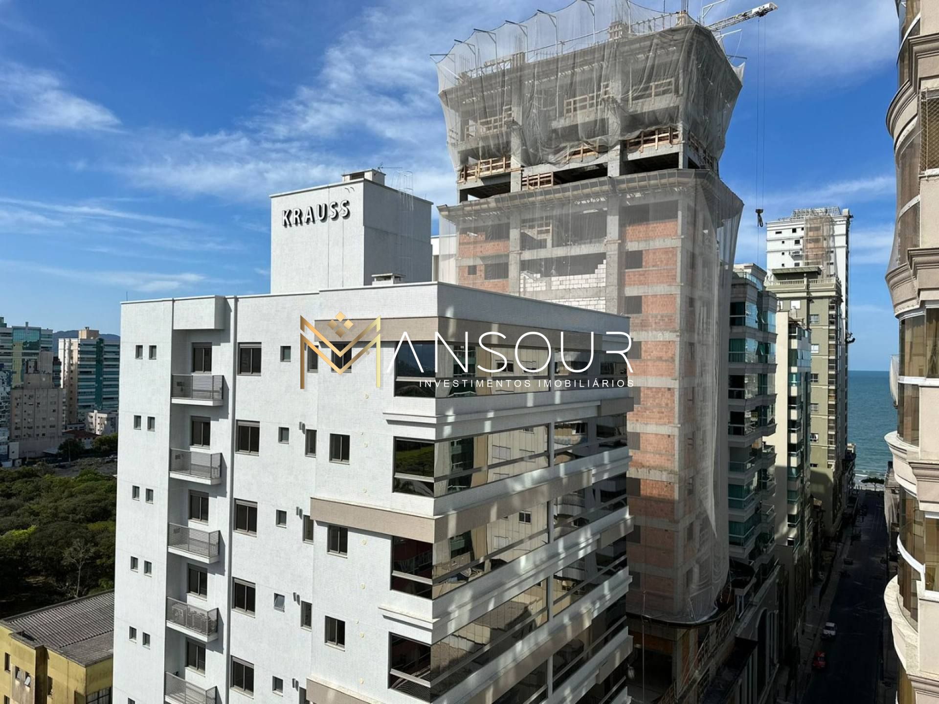 Apartamento 04 suítes sendo 01 Máster com hidro