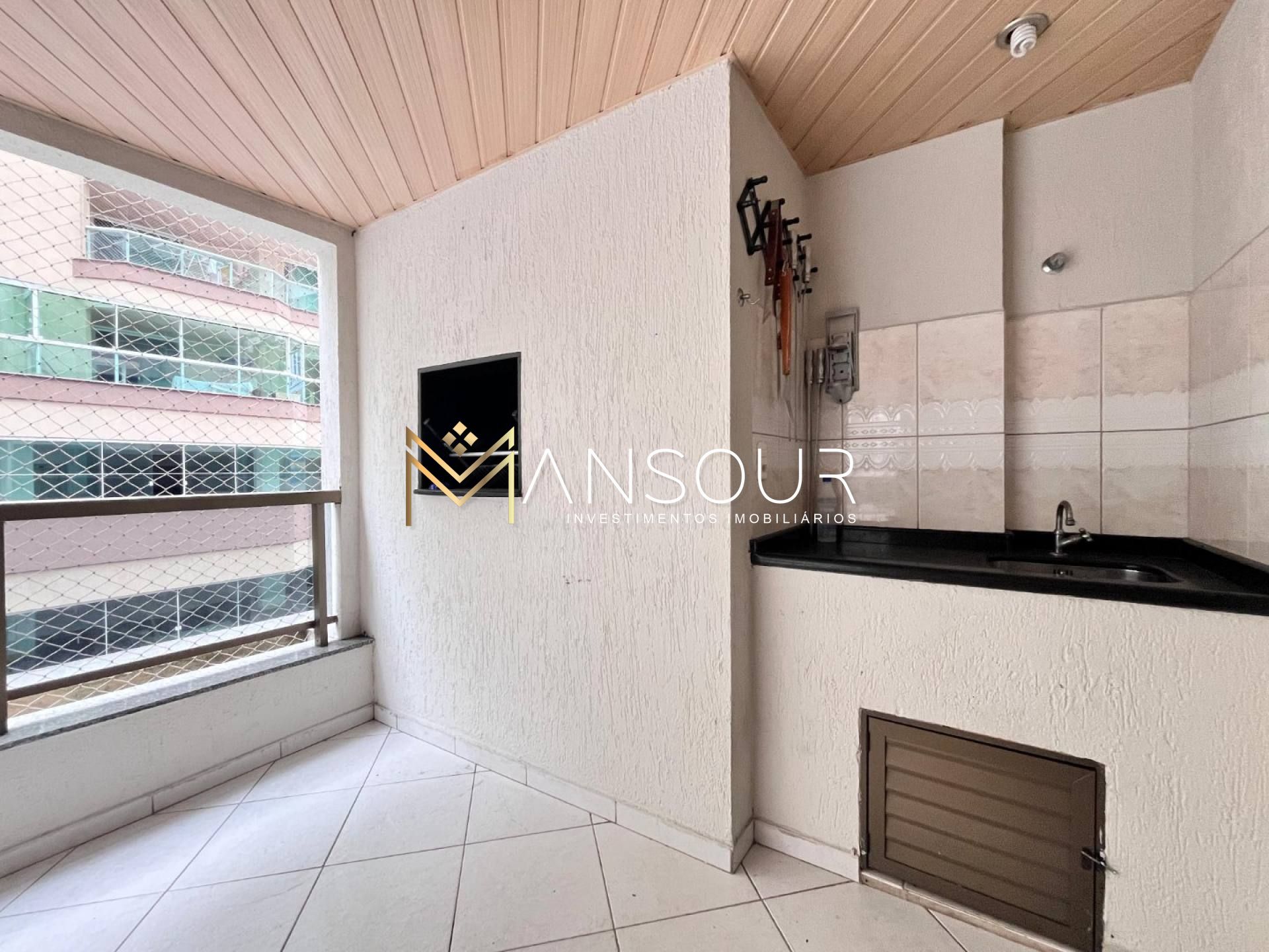 MEIA PRAIA Apartamento 04 Dormitórios sendo 01 suíte