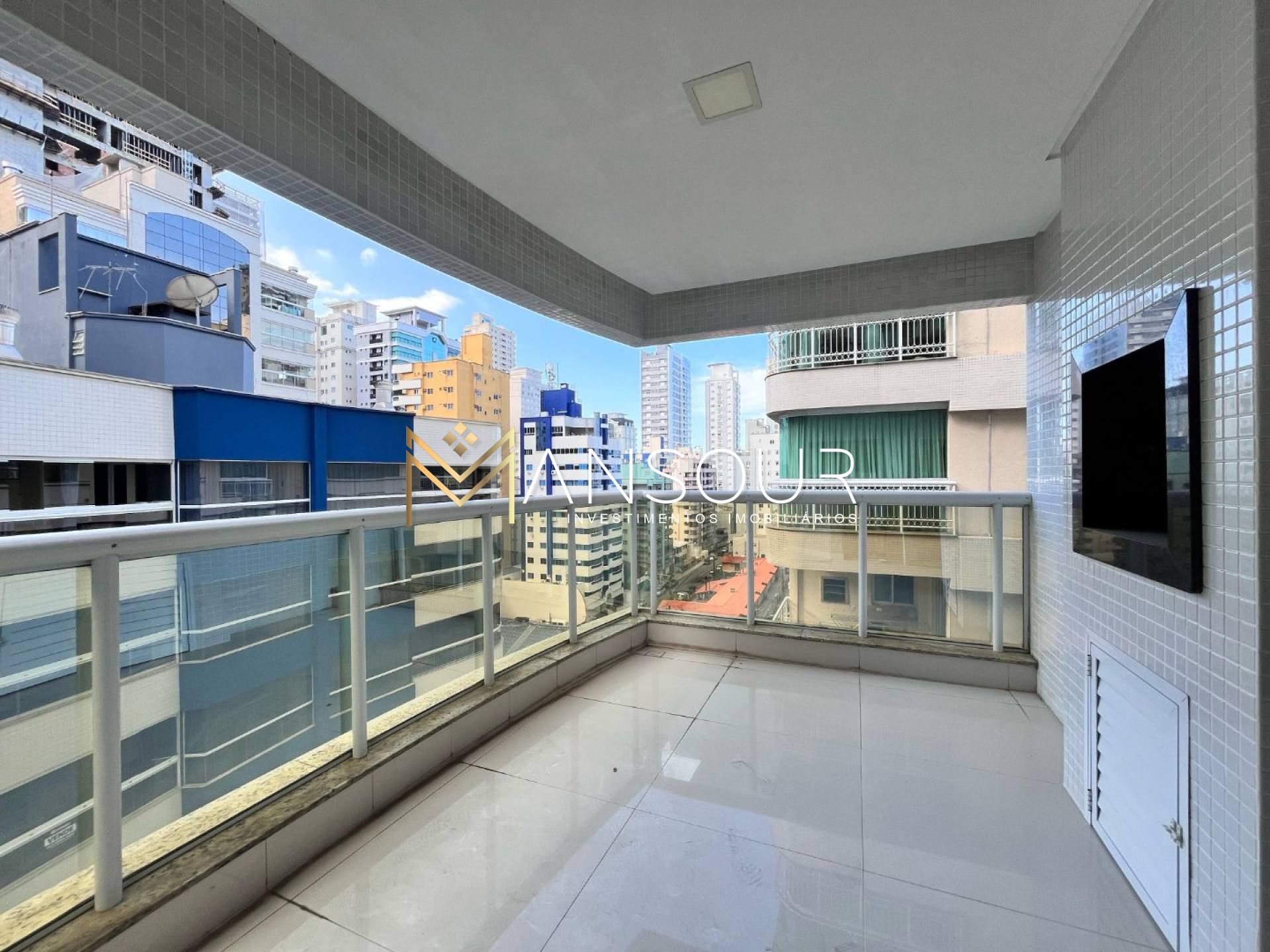 MEIA PRAIA Apartamento 03 suítes