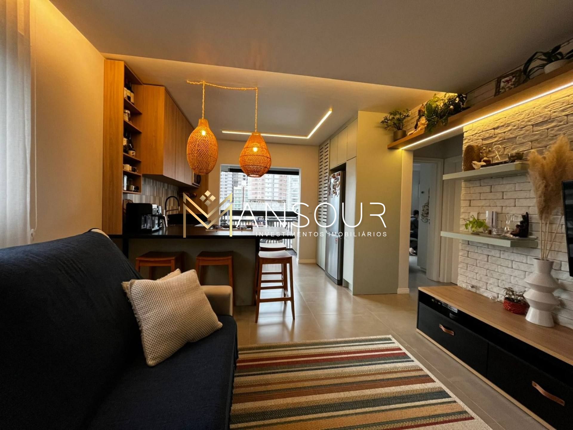 FINAMENTE MOBILIADO Apartamento 02 Dormitórios sendo 01 suíte