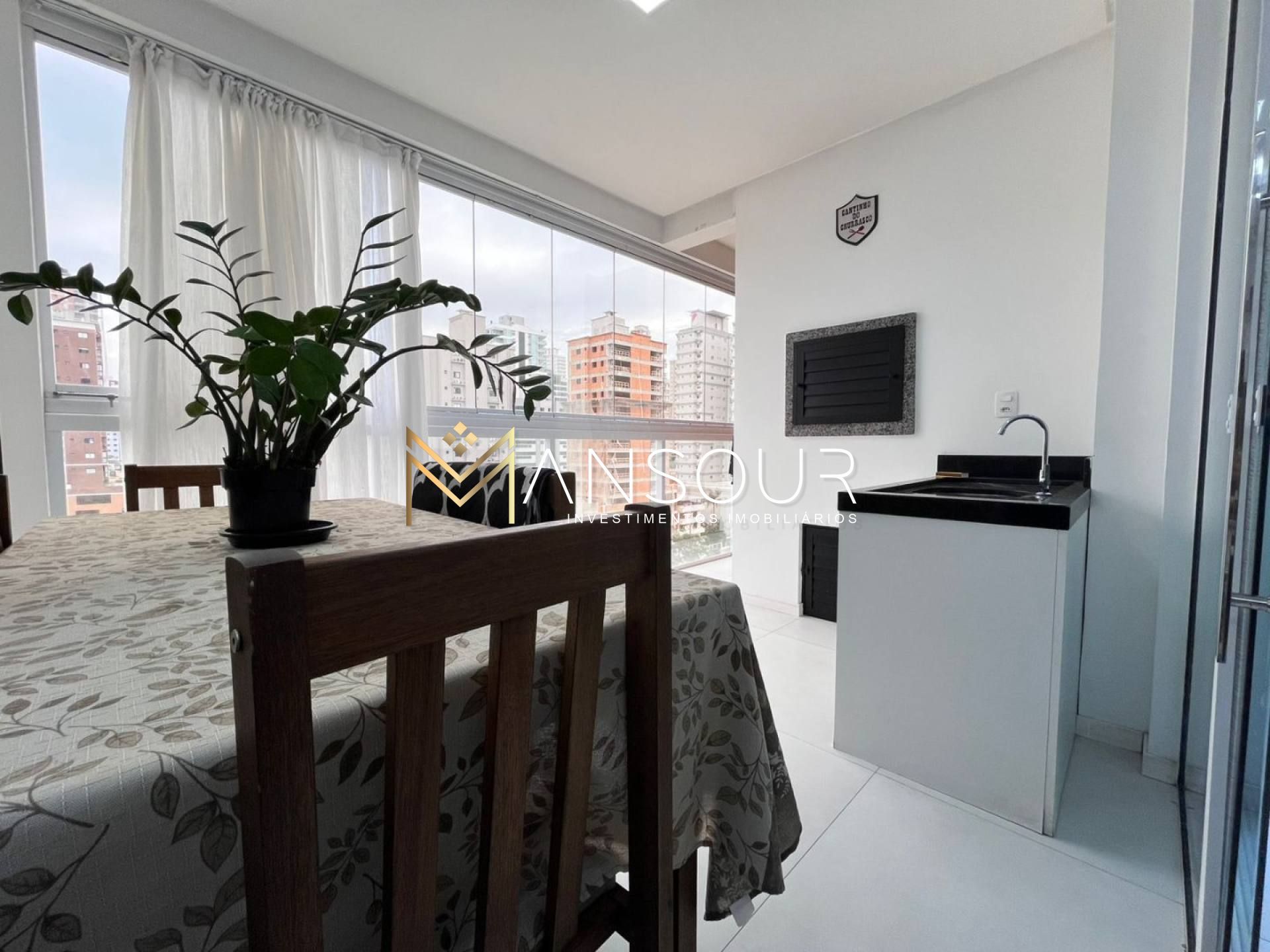 MEIA PRAIA  Apartamento 03 suítes
