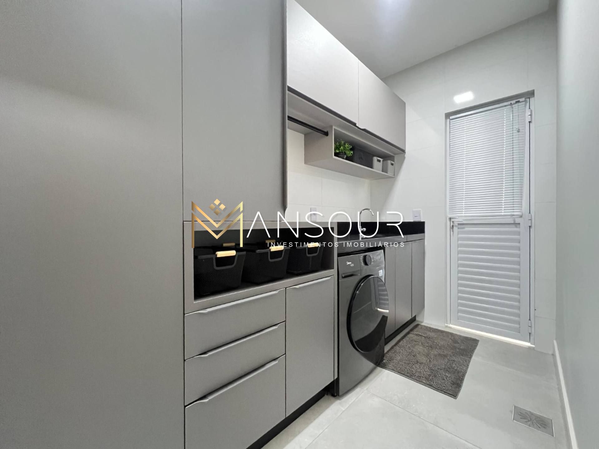 MOBILIADO Apartamento 04 suítes sendo 01 suíte Master