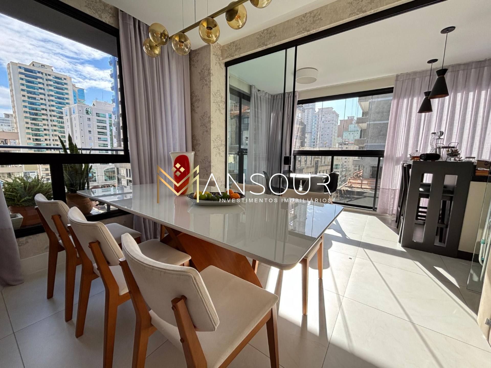 FINAMENTE MOBILIADO Apartamento 03 suítes