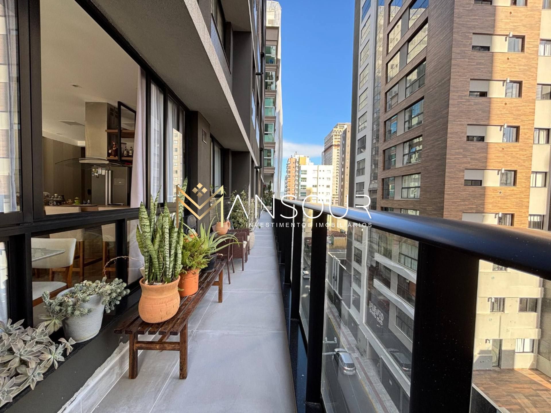 FINAMENTE MOBILIADO Apartamento 03 suítes