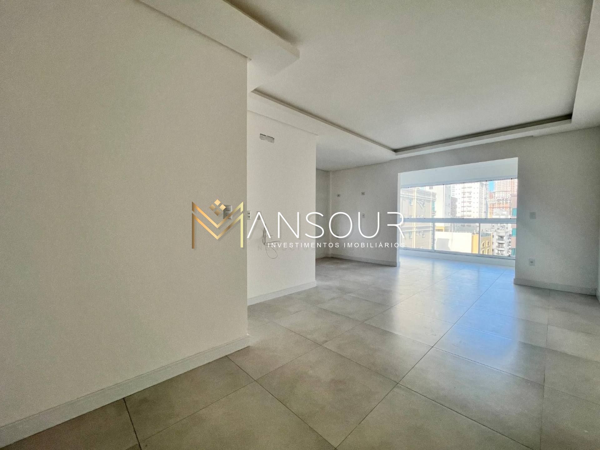 MEIA PRAIA Apartamento 03 Dormitórios sendo 01 suíte