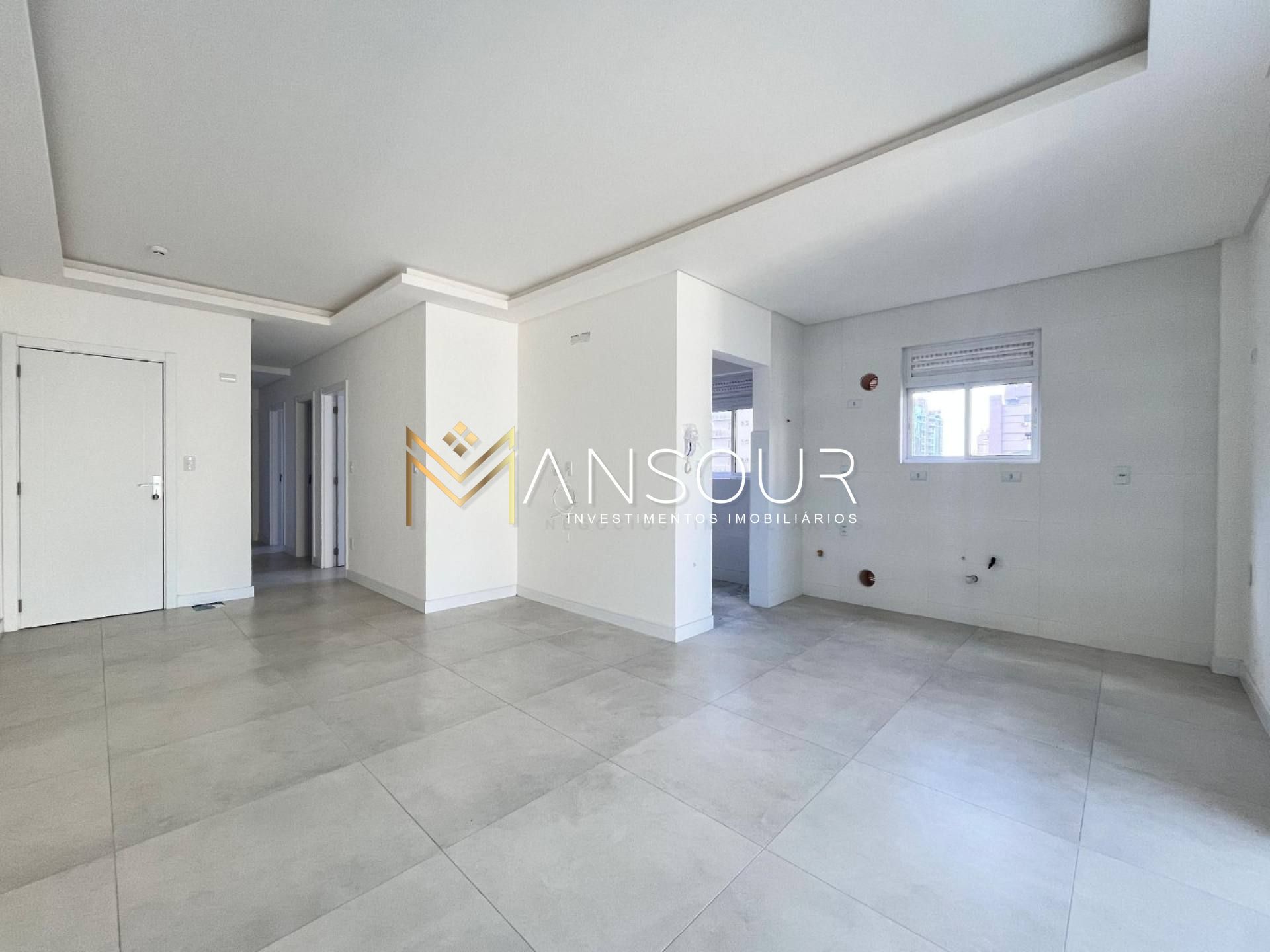 MEIA PRAIA Apartamento 03 Dormitórios sendo 01 suíte