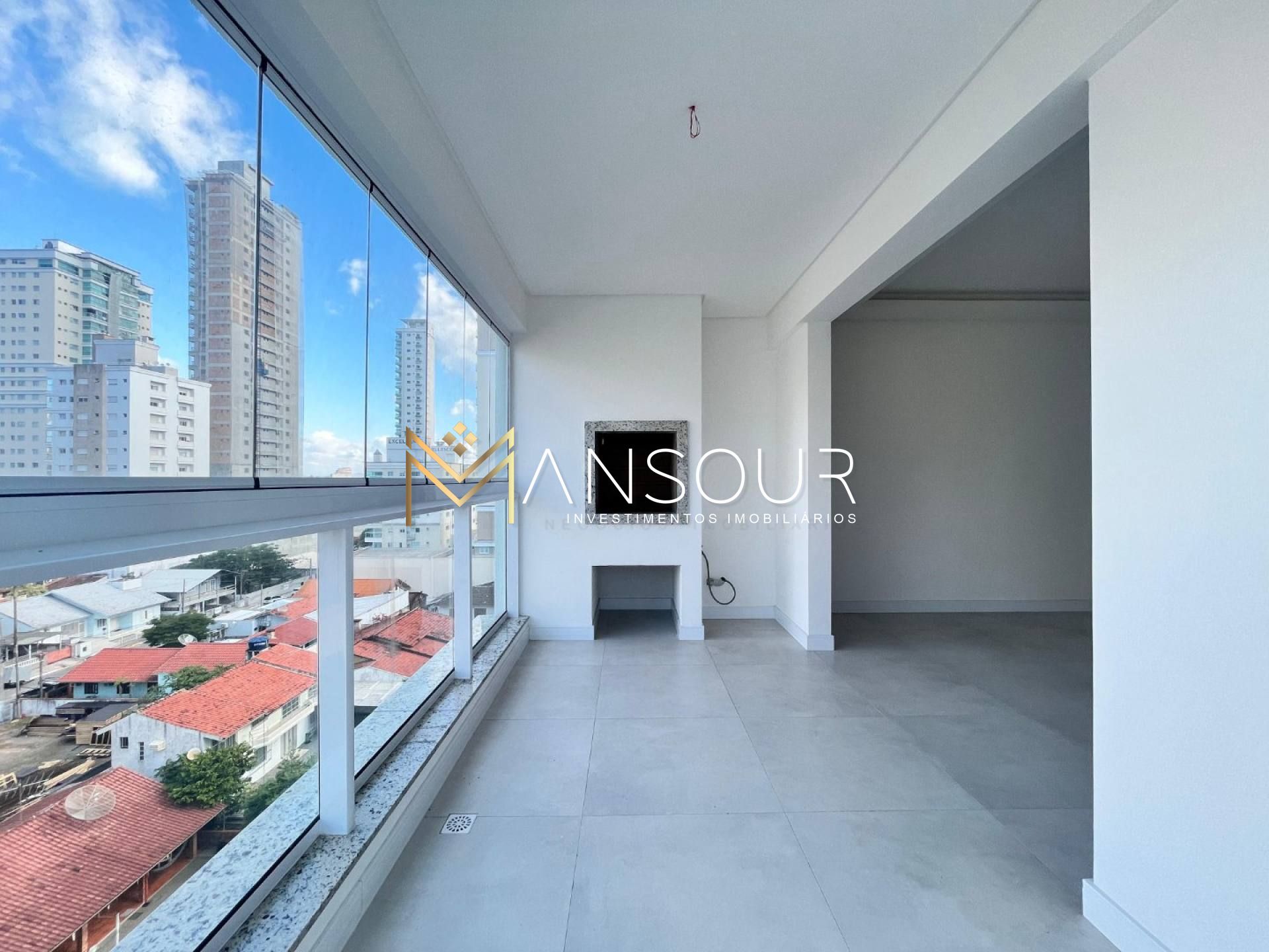MEIA PRAIA Apartamento 03 Dormitórios sendo 01 suíte