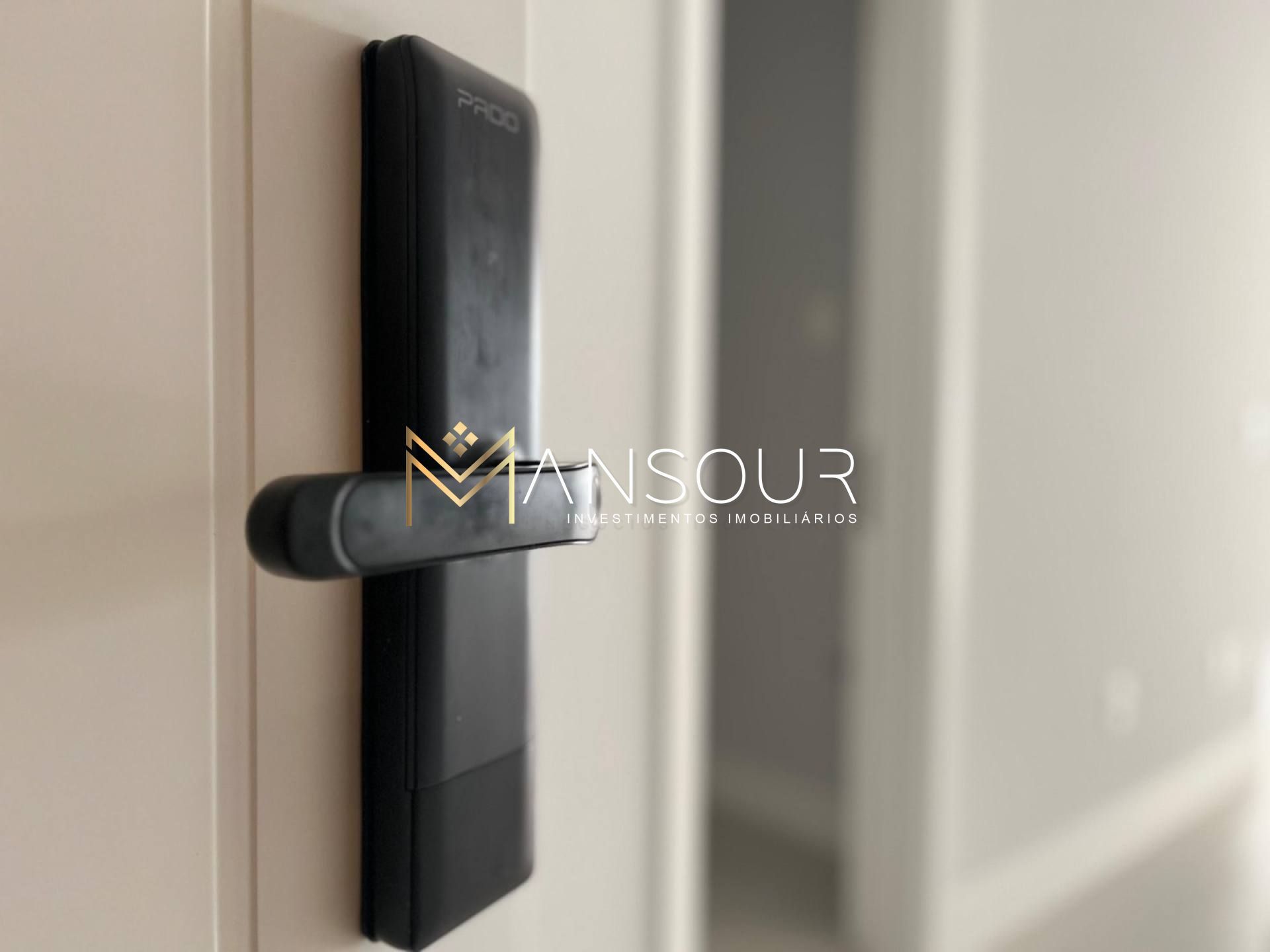 MEIA PRAIA Apartamento 04 suítes sendo 01 master