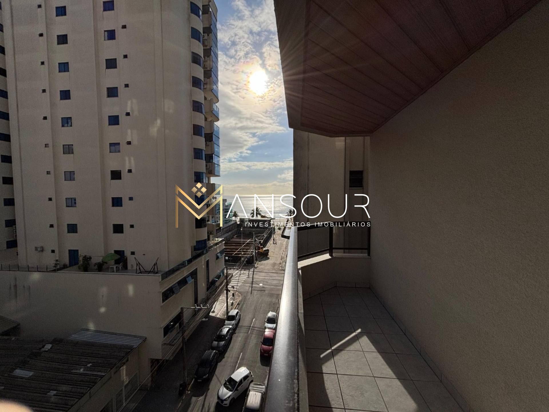 EXCELENTE LOCALIZAÇÃO Apartamento 03 Dormitórios sendo 01 suíte