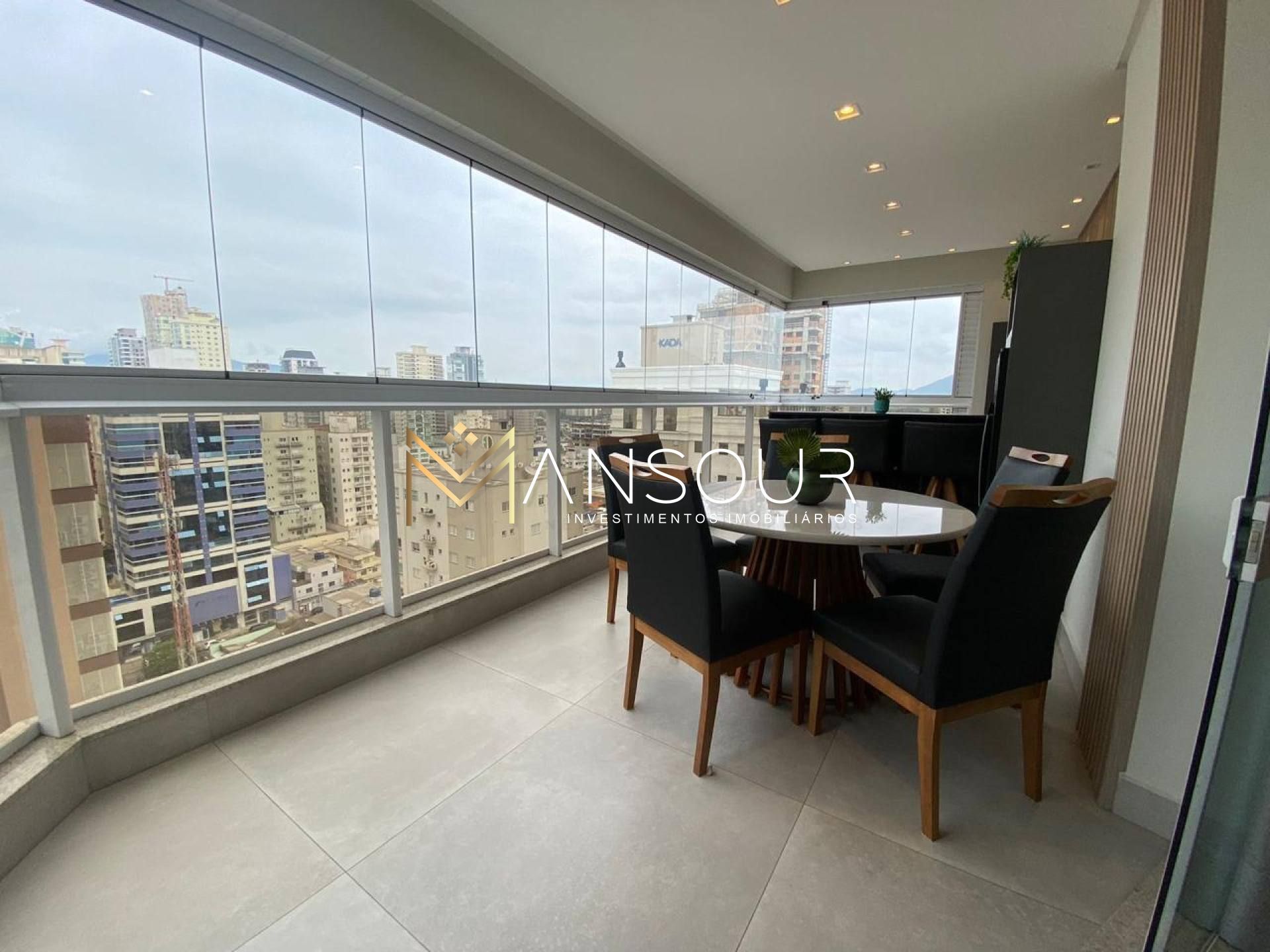 COMODIDADES SOFISTICADAS E VISTA INCRÍVEL  Apartamento 04 suítes