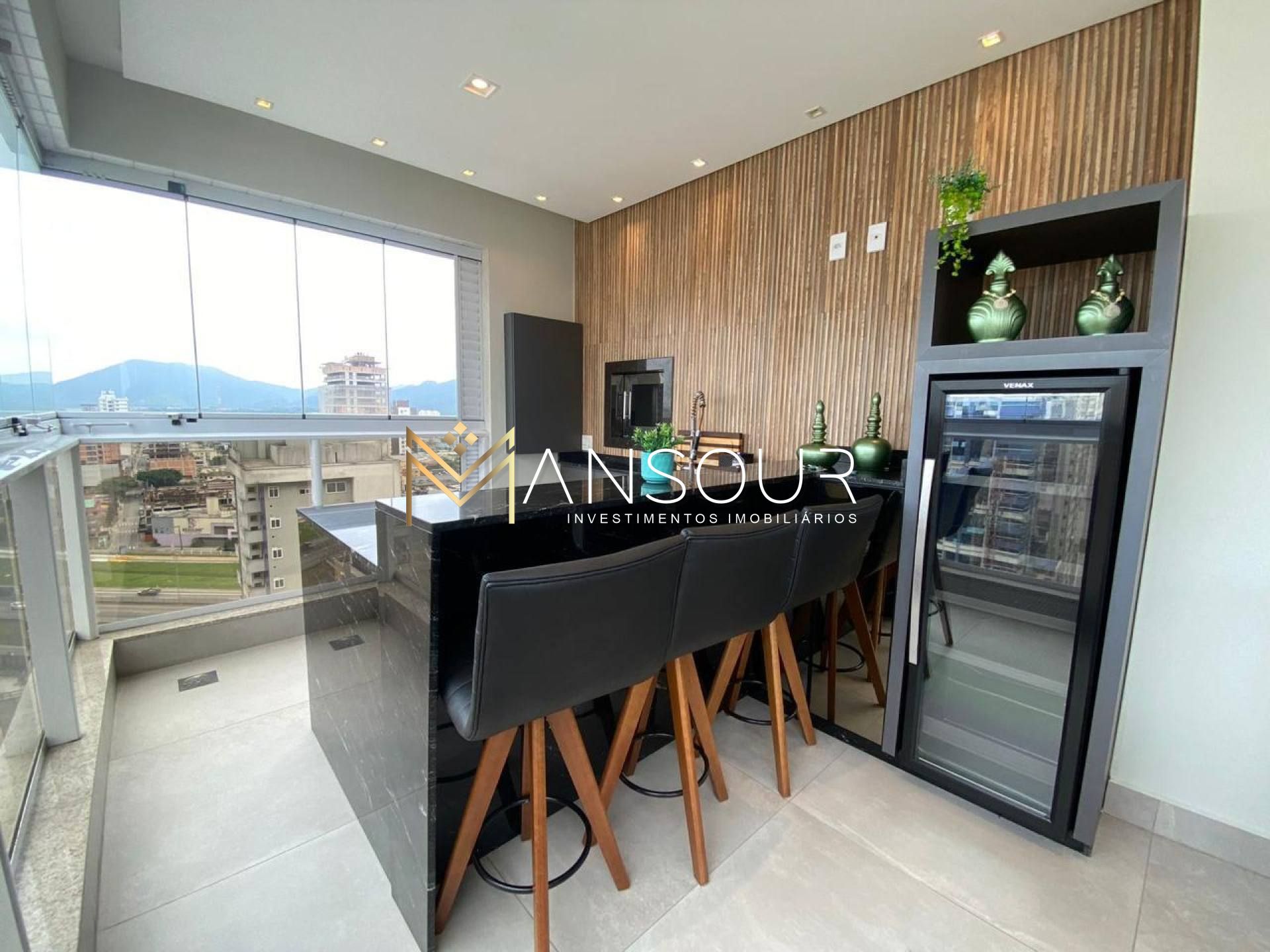 COMODIDADES SOFISTICADAS E VISTA INCRÍVEL  Apartamento 04 suítes