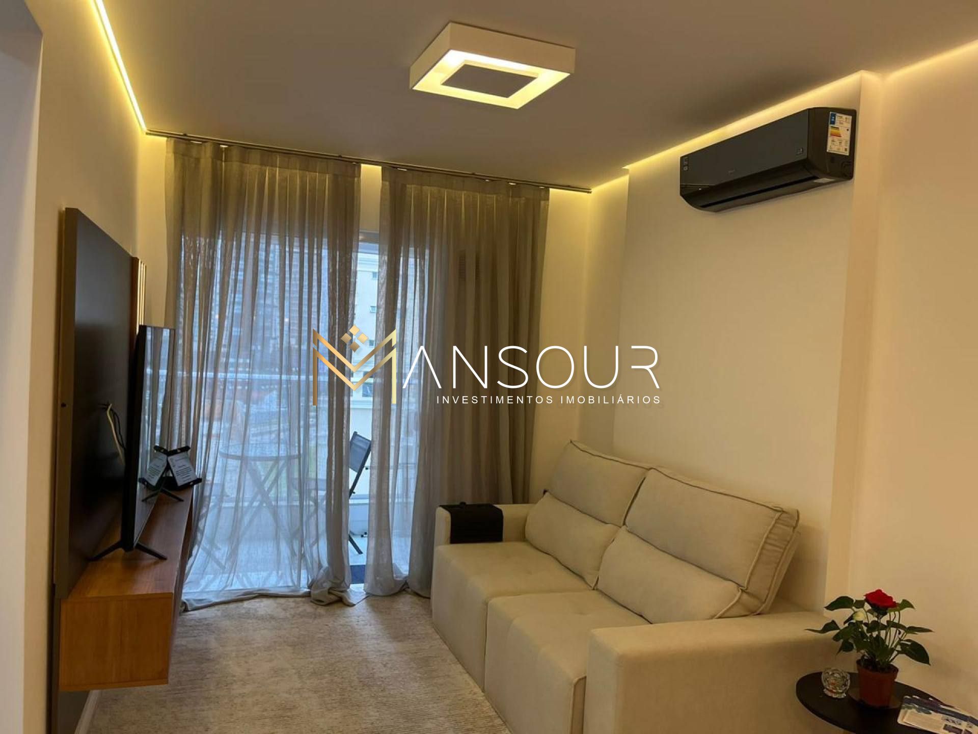 EXCELENTE LOCALIZAÇÃO Apartamento 02 Dormitórios sendo 01 suíte