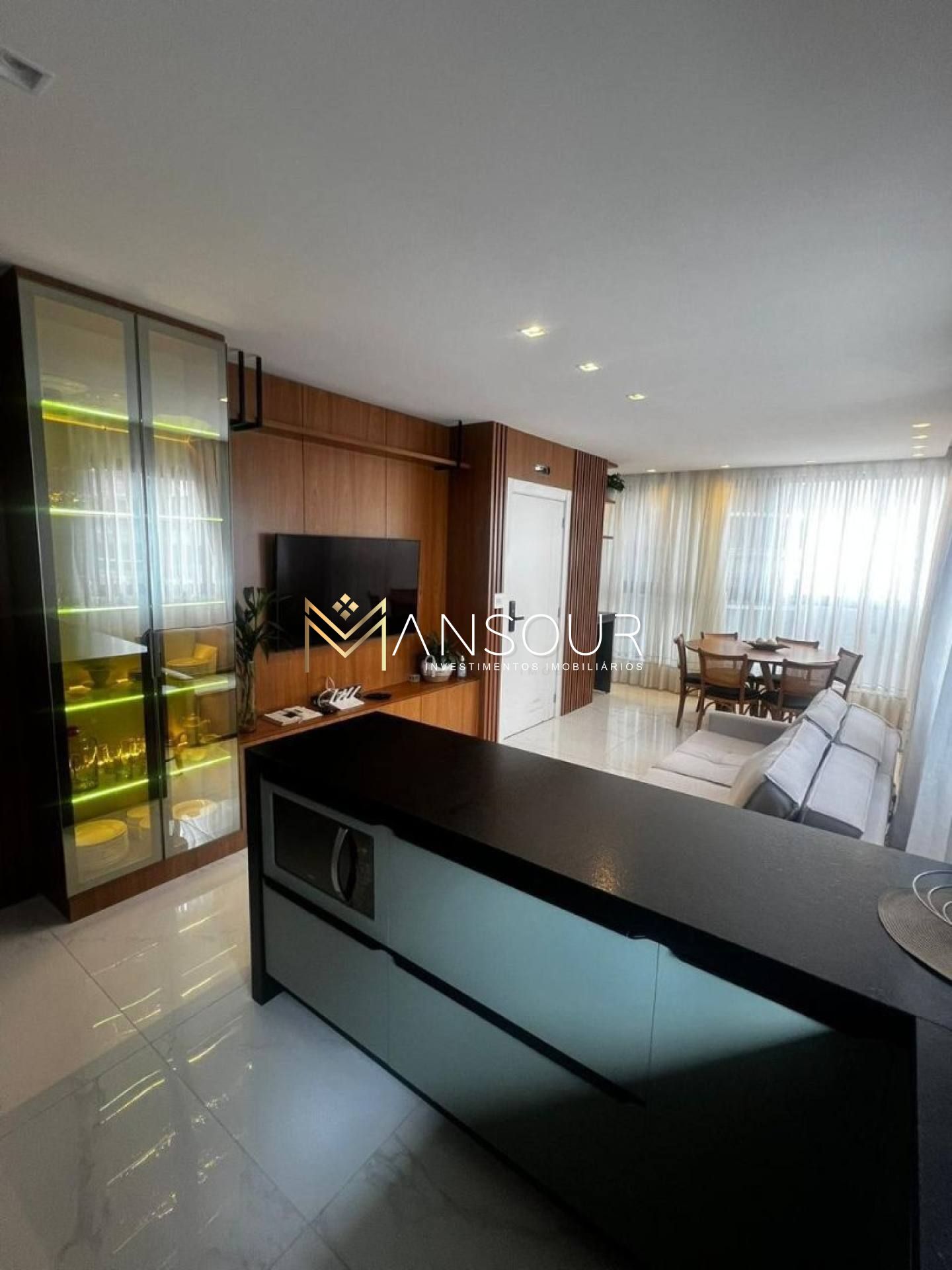 MOBILIADO Apartamento 03 Dormitórios sendo 02 suítes