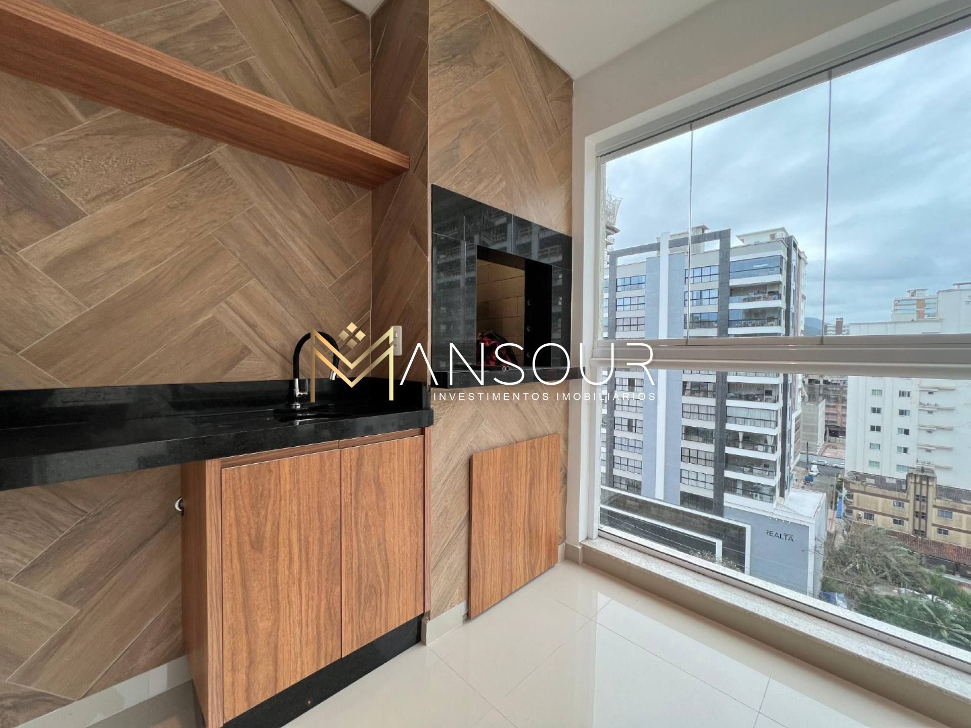 MEIA PRAIA Apartamento 03 suítes