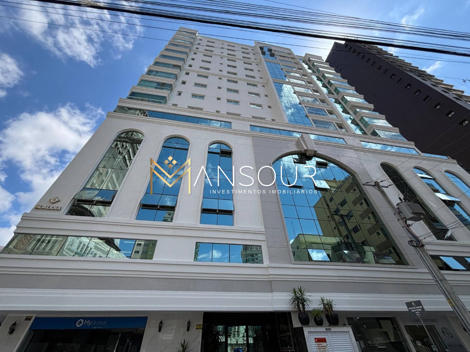 FINAMENTE MOBILIADO Apartamento 04 suítes